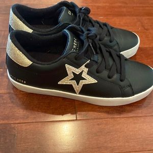 Skechers black & gold sneakers